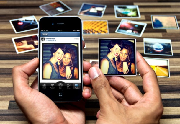 couple reseaux sociaux1 610x420 Doit on accepter sa copine sur tous les réseaux sociaux ?