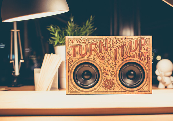 Boombox : Une enceinte en bois originale