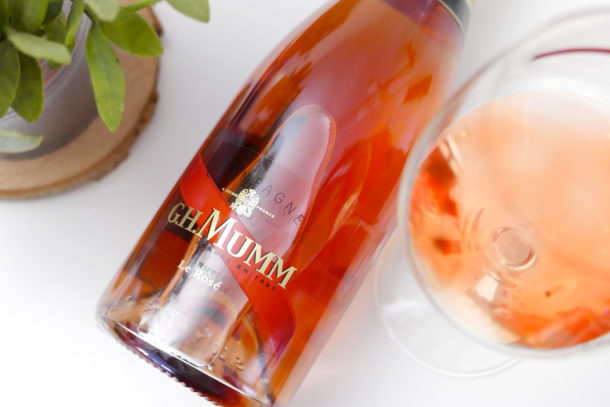 Une nouvelle bouteille pour le Champagne Mumm Rosé
